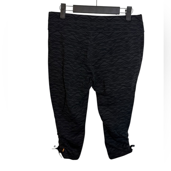 Lucy Active Geometric Cinched Cropped Leggings - Picture 2 of 4